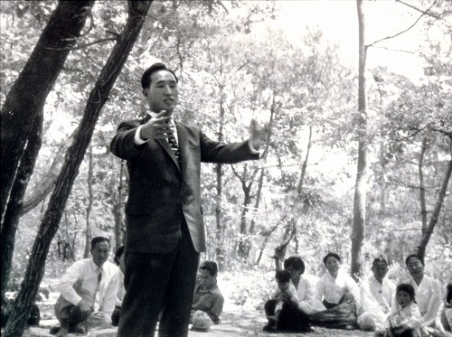 TF speaks outside 1960