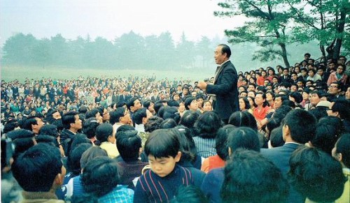 moon_web_2233_c0-27-864-530_s575x335